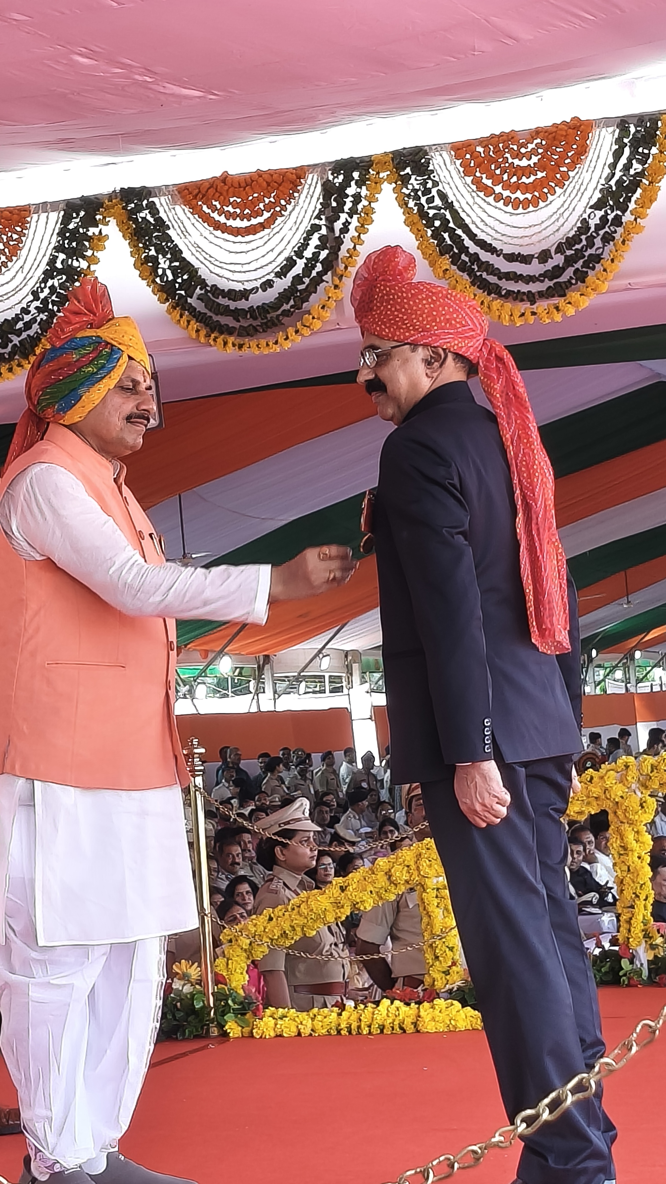 मुख्यमंत्री डॉ. मोहन यादव ने दिए वीरता, विशिष्ट सेवा और सराहनीय सेवा पदक - पदक अलंकरण समारोह में शामिल हुए पुलिस, जेल, होमगार्ड के अधिकारी-कर्मचारी 2 1755238960 IMG20250815100354